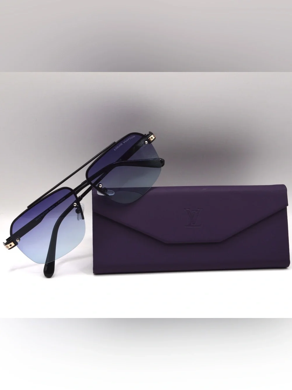 Louis Vuitton Men’s Sunglasses – Black / Purple-Blue Gradient – New – 61-14-138